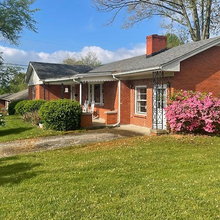 The Bourbon & Horse Country Epicenter Frankfort Exterior foto