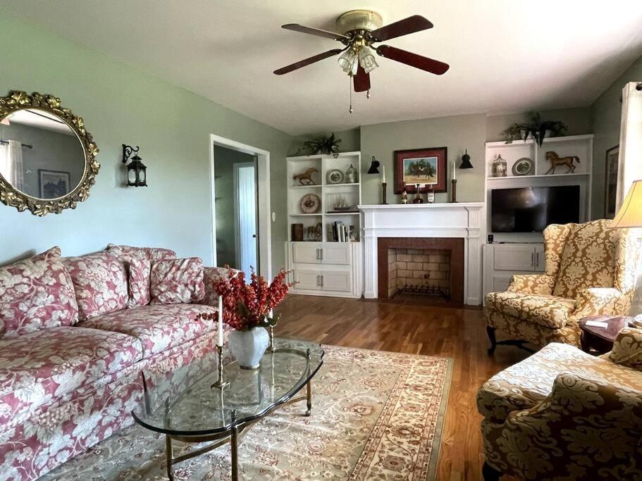 The Bourbon & Horse Country Epicenter Frankfort Exterior foto