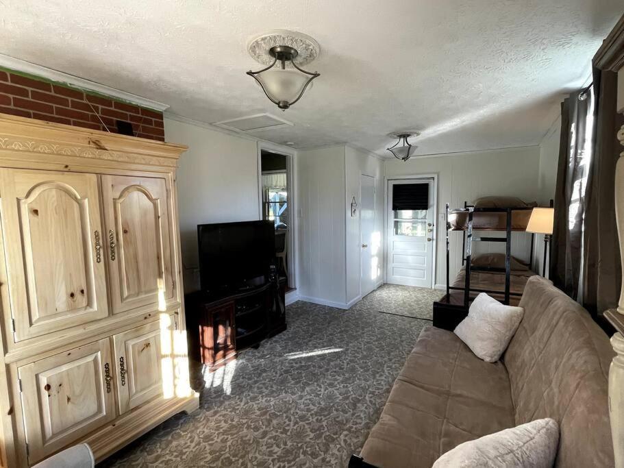The Bourbon & Horse Country Epicenter Frankfort Exterior foto